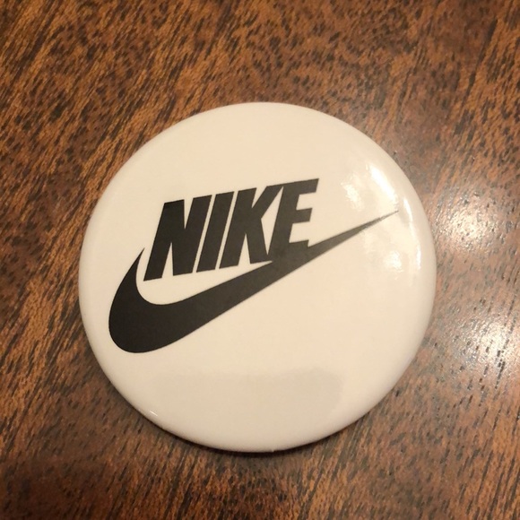 NWT Nike Collectable Pin Set - Picture 7 of 12